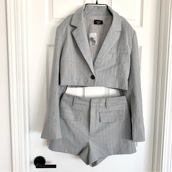 VICI Posh Preview Cropped Pinstripe Blazer Shorts Set Grey - Picture 4 of 16